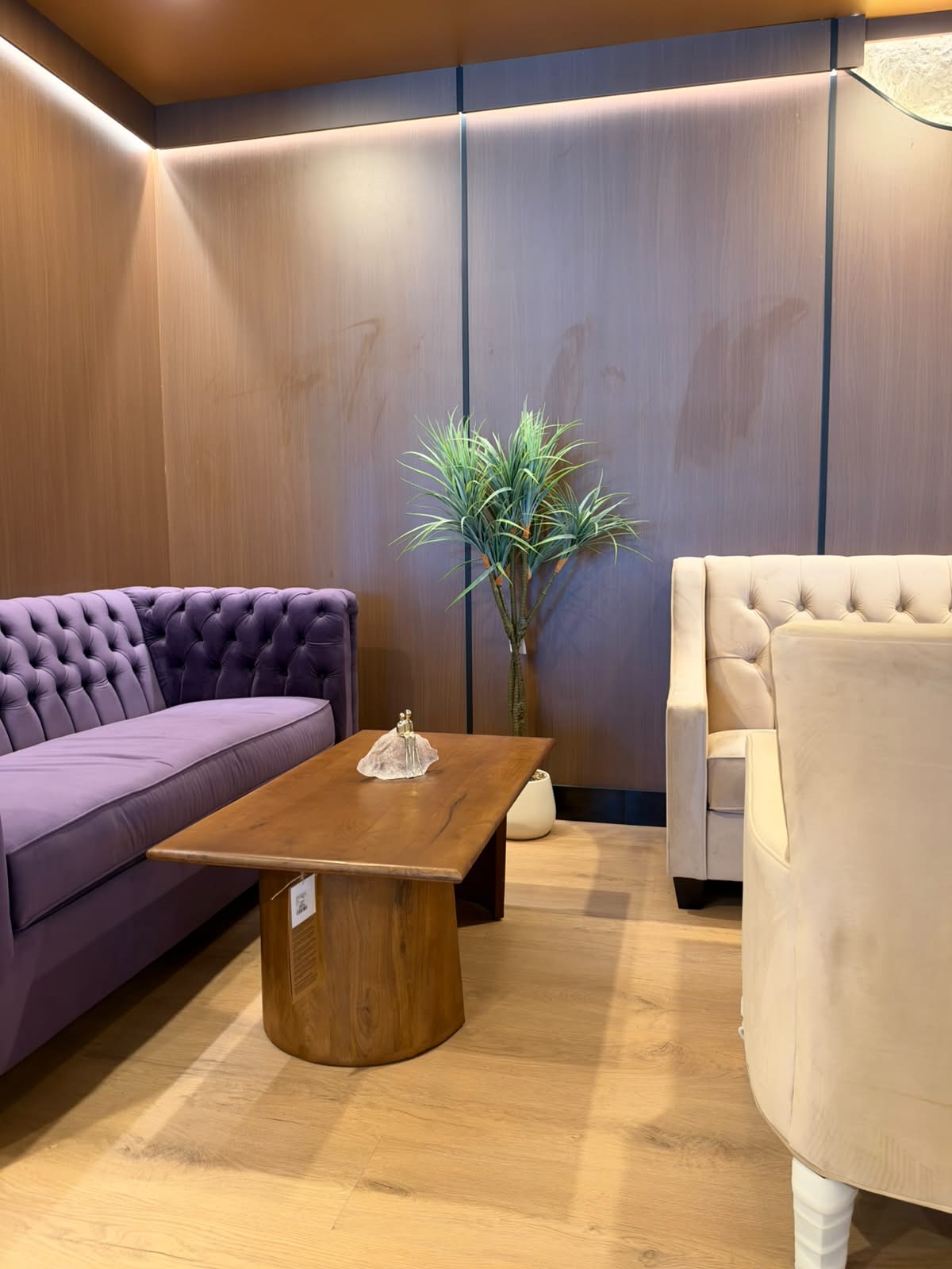 Lavend'Or lounge interior